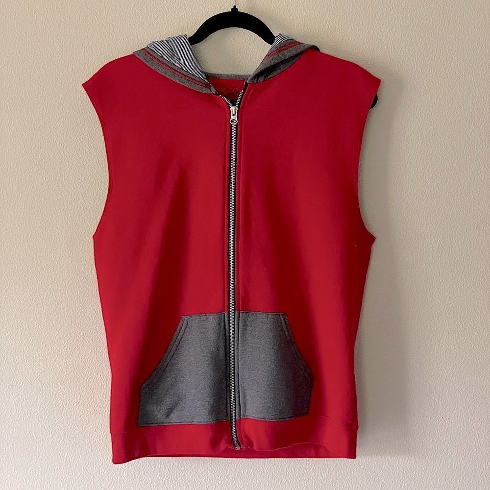 Youth, Fruit of the Loom, Red and Gray, Zip-Up Vest. Size 2XL (18)